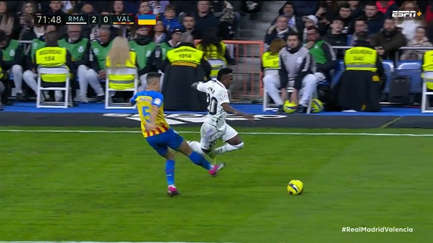 Ảnh bài viết Gabriel Paulista gửi lời nhắn đến Vinicius Junior