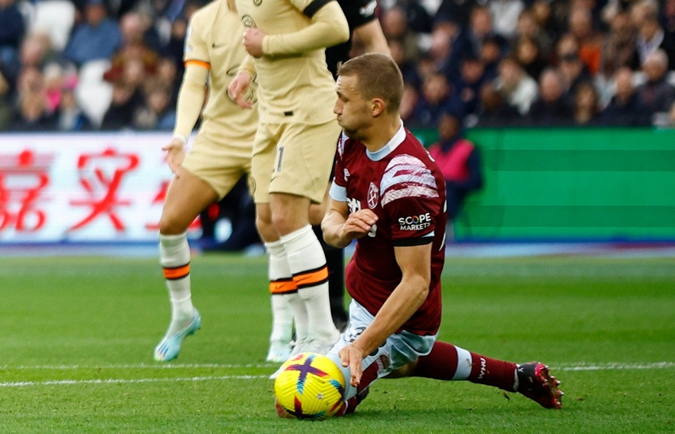 Ảnh bài viết Pha bóng tranh cãi trong trận hòa của Chelsea