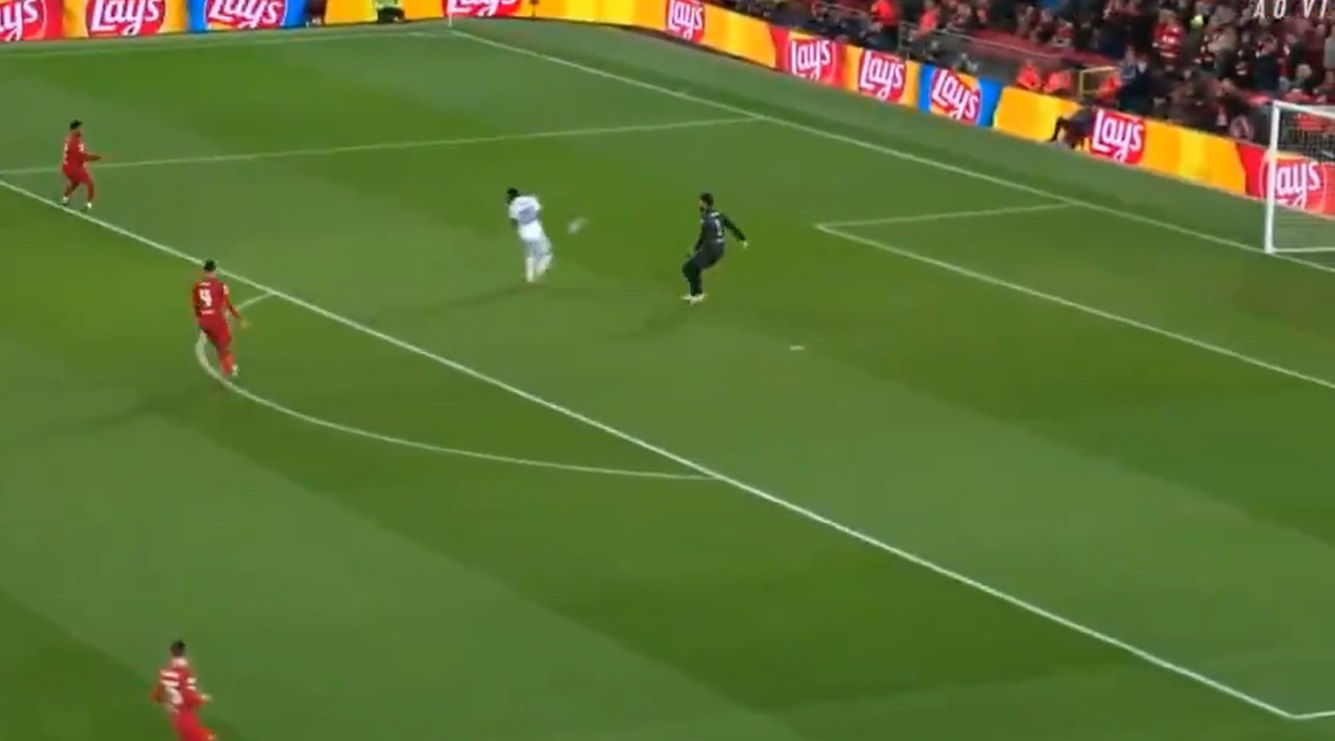 Ảnh bài viết Courtois, Alisson cùng mắc sai lầm ngớ ngẩn