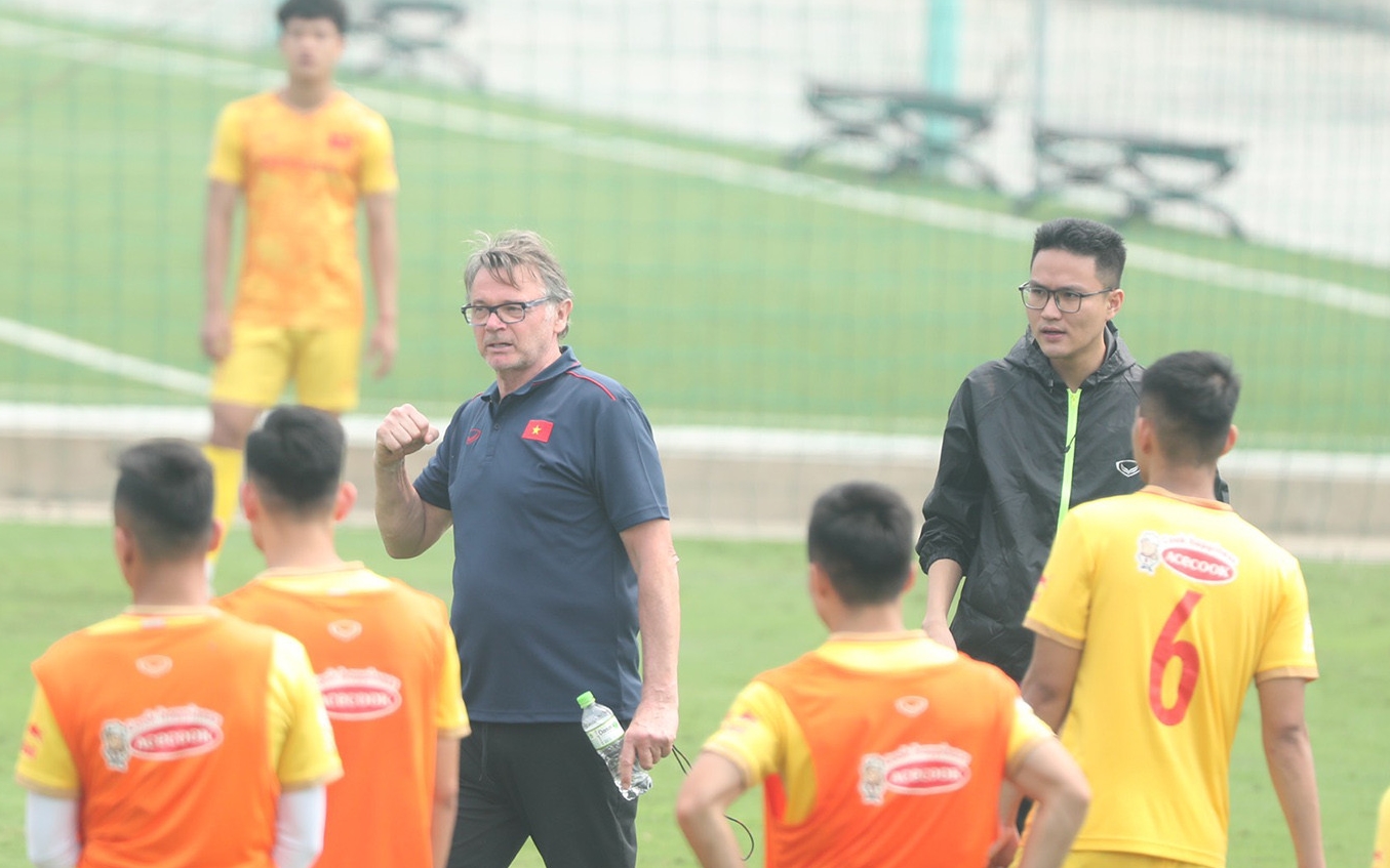 Ảnh bài viết HLV Philippe Troussier 'ra chiêu', U23 Việt Nam mệt nhoài giữa trưa nắng