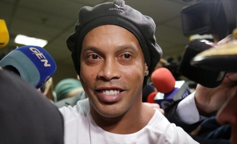 Ảnh bài viết Thu nhập ít ỏi của Ronaldinho khi dự giải do Pique tổ chức