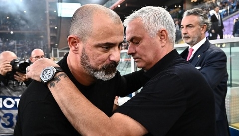 Ảnh bài viết Mourinho bảo vệ HLV đối thủ