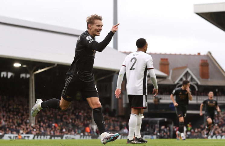 Ảnh bài viết Darren Bent khen Odegaard xuất sắc hơn Fernandes