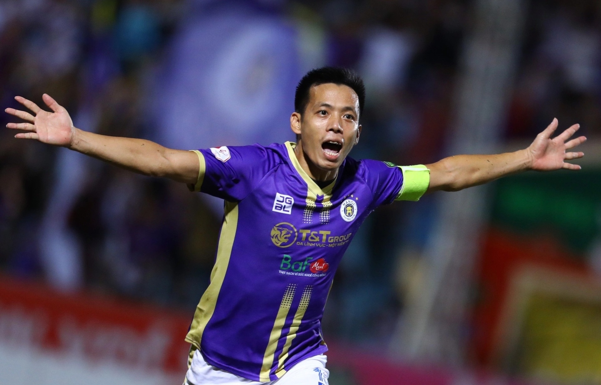 Ảnh bài viết Văn Quyết nhận thẻ đỏ vì xô xát với trọng tài