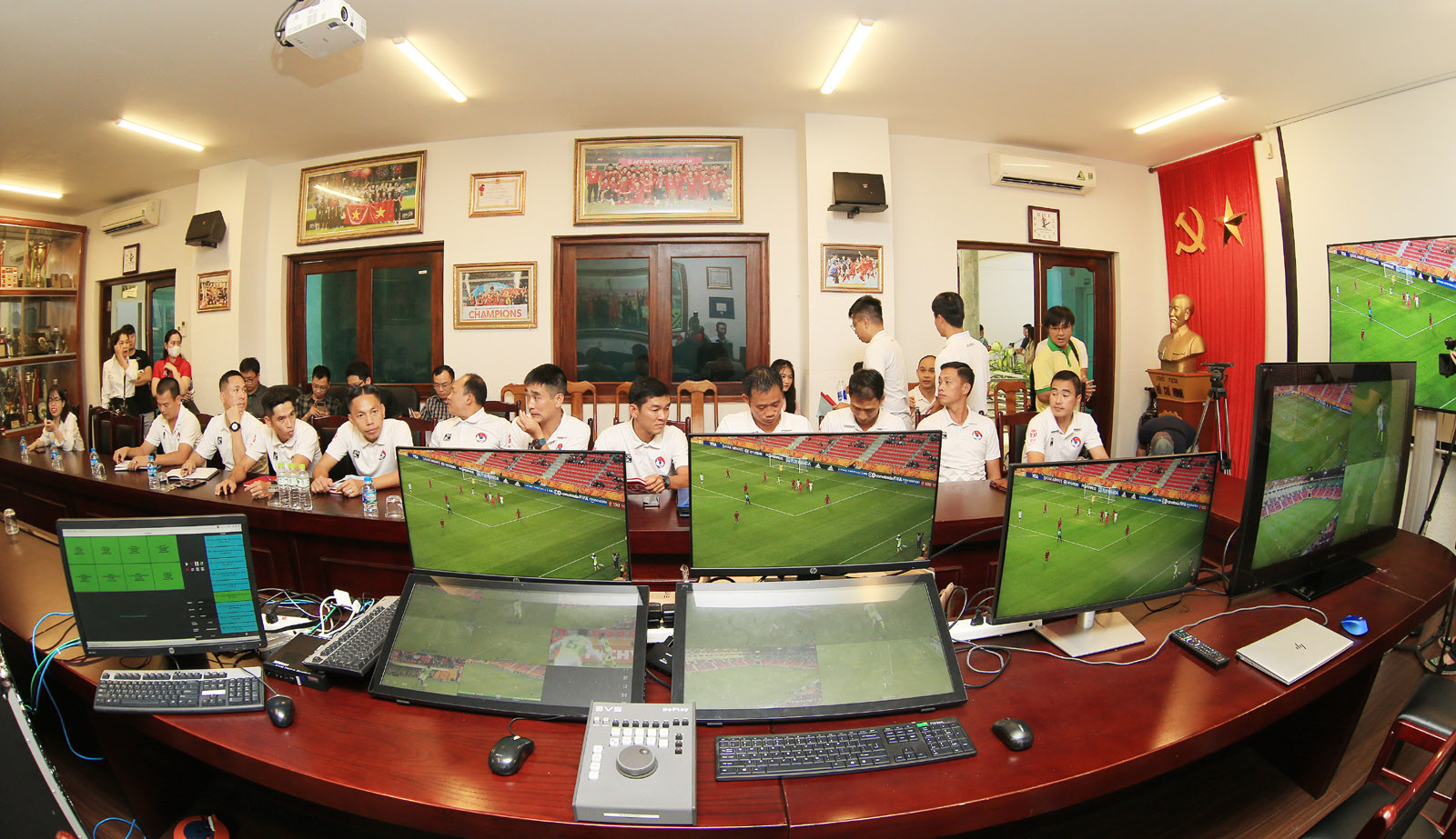 Ảnh bài viết Trọng tài V-League sắp được thực hành công nghệ VAR