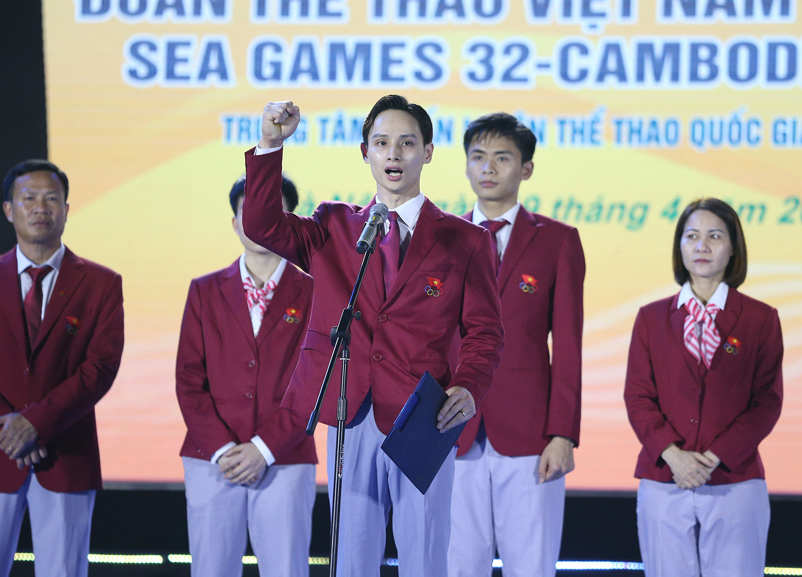 Ảnh bài viết Tưng bừng Lễ xuất quân đoàn TTVN dự SEA Games 32