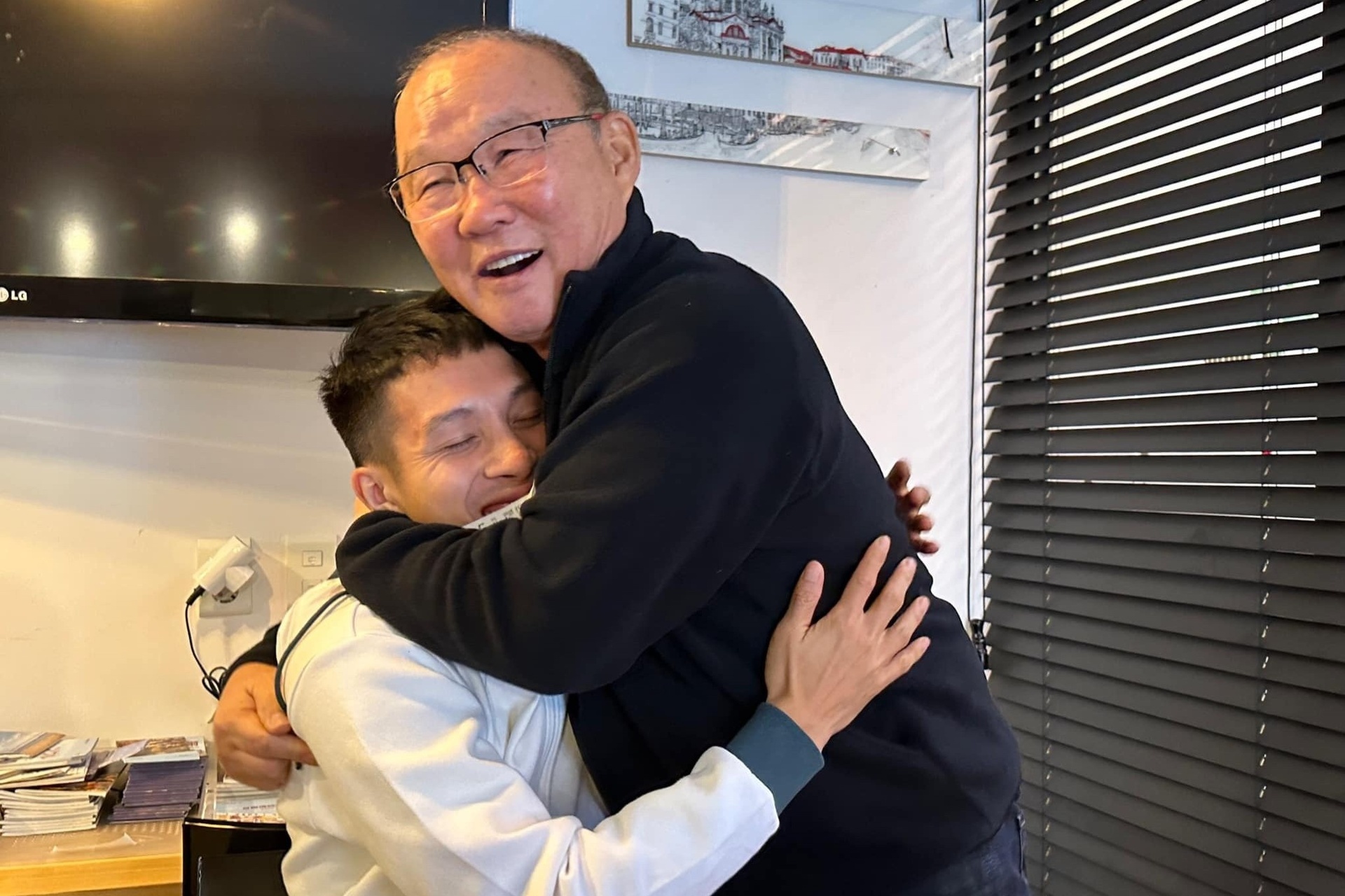 Ảnh bài viết HLV Park Hang-seo cảm động khi gặp lại Hùng Dũng