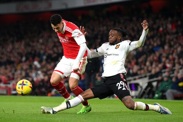 Ảnh bài viết Quá chất lượng! Wan-Bissaka làm tắt điện 5 cầu thủ đẳng cấp mùa này