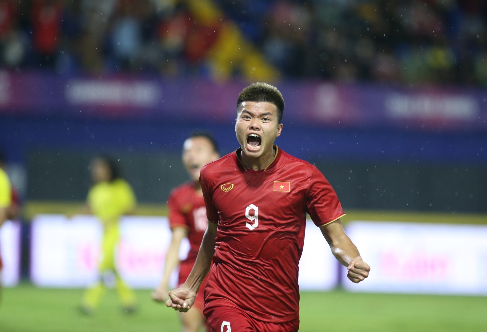 Ảnh bài viết U22 Việt Nam vào bán kết SEA Games 32: Văn Tùng tiếp tục bay cao