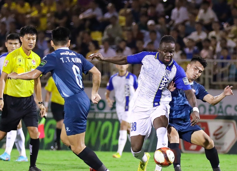 Ảnh bài viết CLB TP.HCM muốn kỷ luật tổ trọng tài FIFA