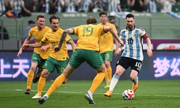 Ảnh bài viết Messi gây choáng giữa vòng vây tuyển Úc
