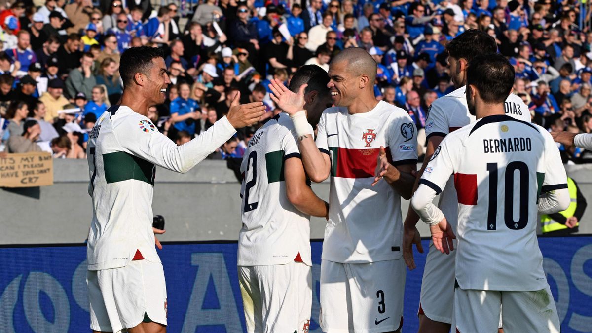 Ảnh bài viết Ronaldo ghi bàn giải cứu Bồ Đào Nha trong ngày lập kỷ lục