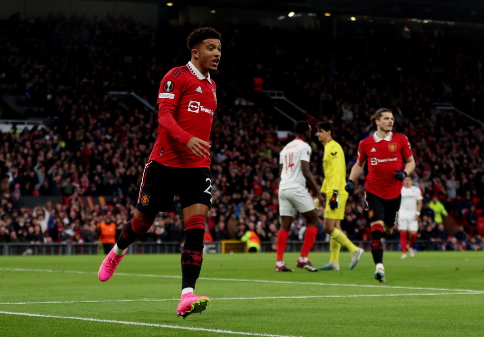 Ảnh bài viết MU bán lỗ Maguire, Sancho