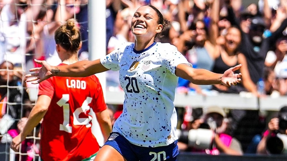 Ảnh bài viết Nữ cầu thủ 21 tuổi đi vào lịch sử tuyển Mỹ