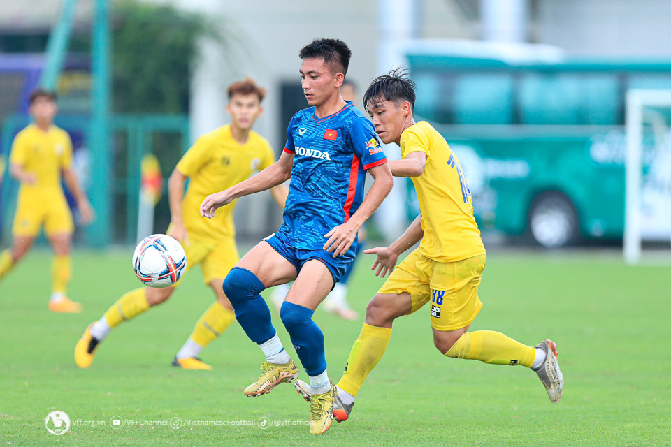 Ảnh bài viết U23 Việt Nam hòa U21 Hà Nội trước ngày đi Thái Lan