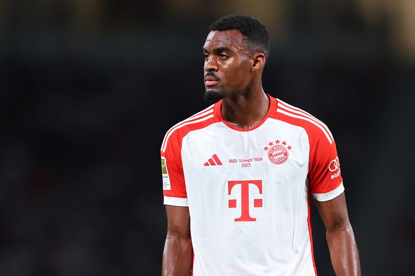 Ảnh bài viết Gravenberch vs Amrabat - số liệu thống kê chỉ rõ Ten Hag nên chọn ai