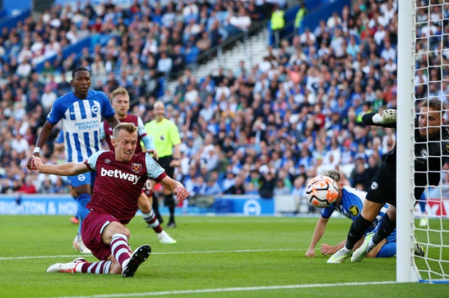 Ảnh bài viết James Ward-Prowse tạt 'gáo nước lạnh' vào Mitoma và đồng đội