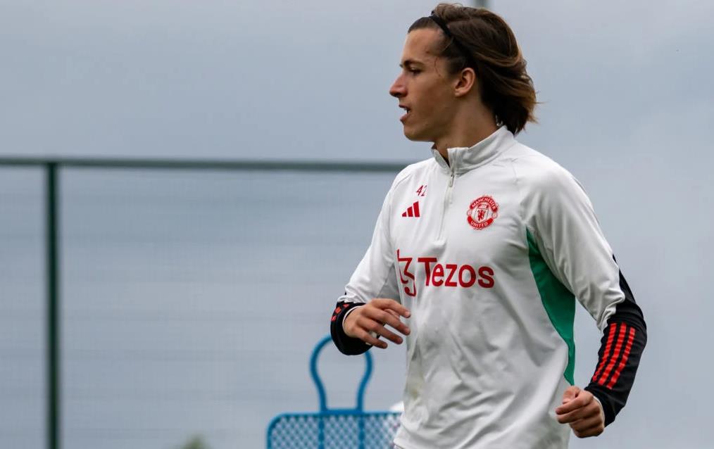 Ảnh bài viết Robbie Savage ngăn cản M.U thực hiện 2 thương vụ