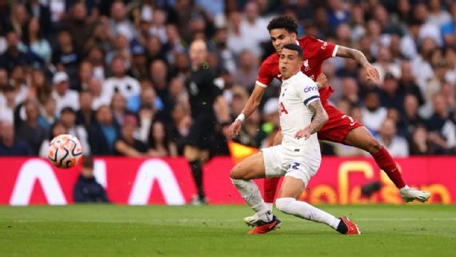 Ảnh bài viết Trò hề trọng tài nhấn chìm Liverpool