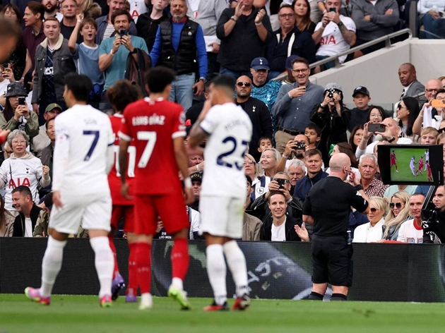 Ảnh bài viết Tất tần tật những lần PGMOL phải xin lỗi vì VAR quyết định sai