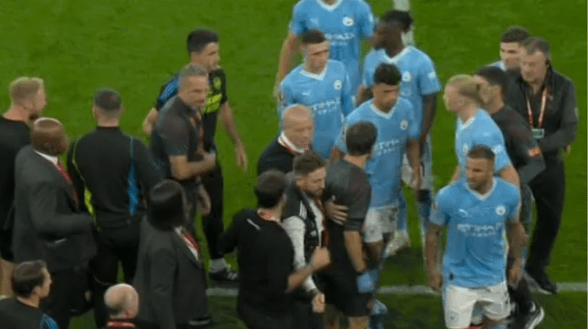 Ảnh bài viết CHOÁNG! Man City bại trận, Haaland đòi choảng nhau với BHL Arsenal