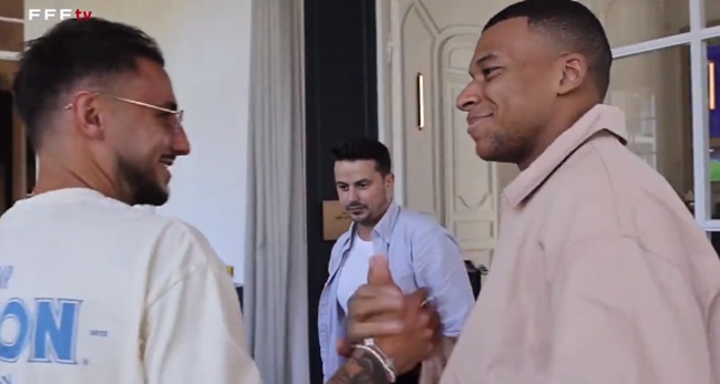 Ảnh bài viết Sao Chelsea trình diễn, Mbappe cười thả ga