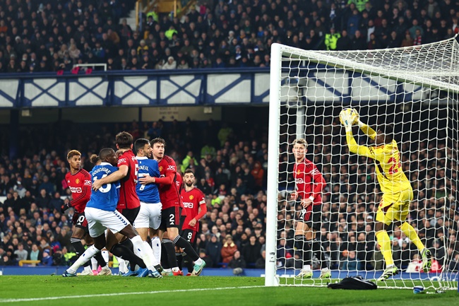 Ảnh bài viết Cứu thua liên hồi, Onana giúp Man Utd thiết lập kỷ lục lịch sử 
