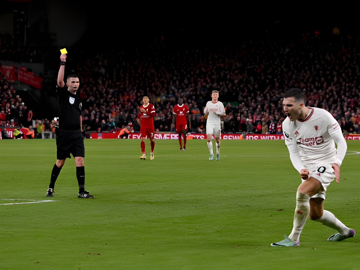 Ảnh bài viết Quá oan ức! Cận cảnh pha bóng khiến Diogo Dalot bức xúc