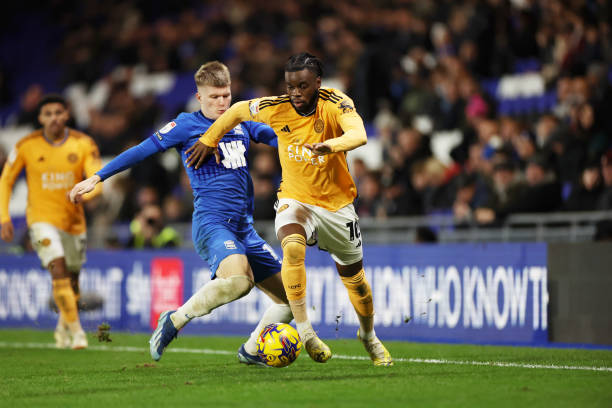 Ảnh bài viết "Báu vật" của Wayne Rooney suýt cản bước Leicester 