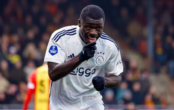 Ảnh bài viết Man United đã biết điều nên làm với Brian Brobbey?