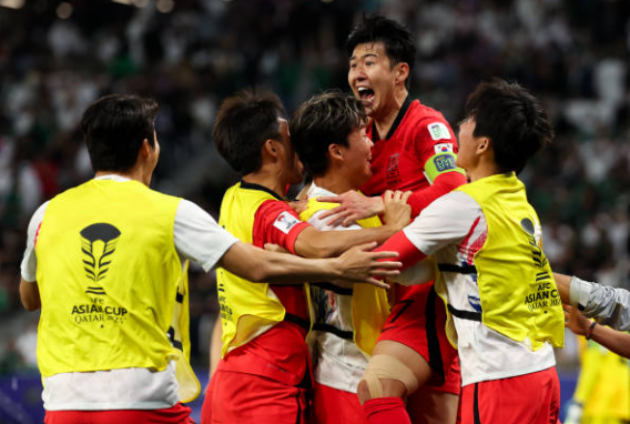 Ảnh bài viết Luân lưu nghẹt thở, Son Heung-min cùng Hàn Quốc tiến vào tứ kết Asian Cup