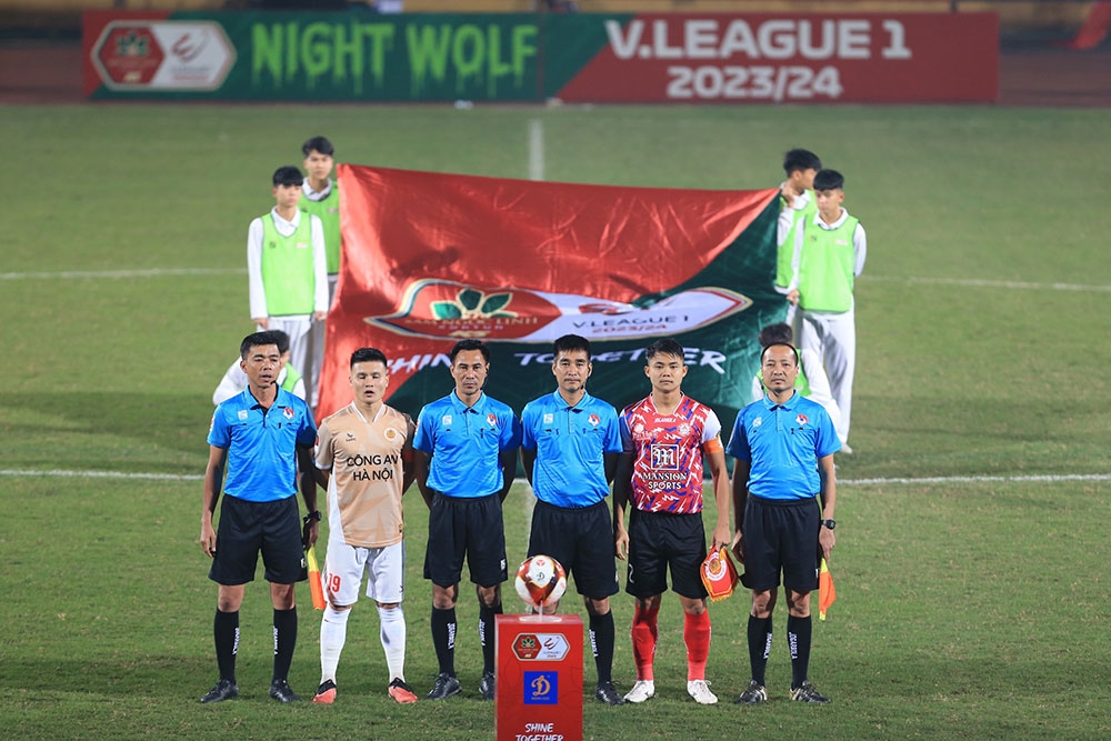 Ảnh bài viết HLV Kiatisuk lý giải việc trao băng đội trưởng cho Quang Hải