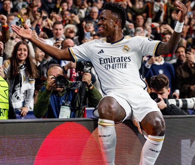 Ảnh bài viết Vinicius mang hình ảnh Ronaldo về sân Bernabeu