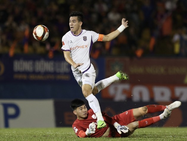 Ảnh bài viết Bình Dương suýt ôm hận ngày Tiến Linh lập cú đúp; Bình Định rơi 3 điểm phút 89