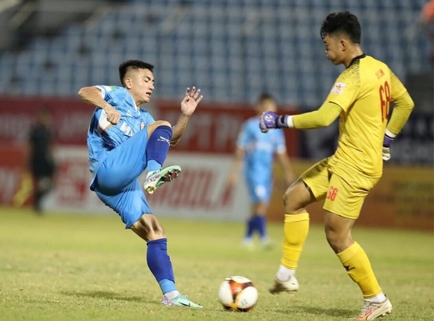 Ảnh bài viết Sao U23 Việt Nam lập hattrick, Đà Nẵng vùi dập Long An