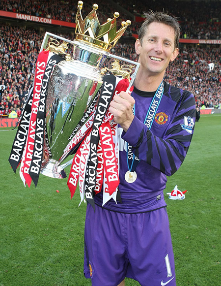 Edwin Van der Sar được đánh giá là thủ môn xuất sắc nhất Ngoại hạng Anh bởi những gì anh đã làm được cho MU.