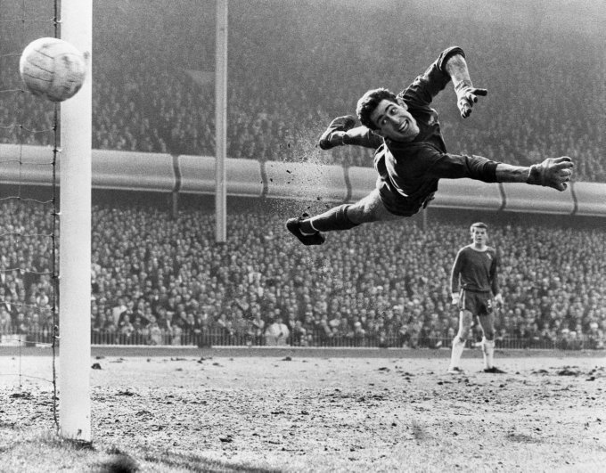 Người mang về danh hiệu C1 đầu tiên cho MU - Alex Stepney.