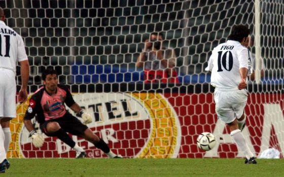 Buffon đã cản phá thành công quả penalty của Figo giúp Juve bảo toàn thắng lợi.
