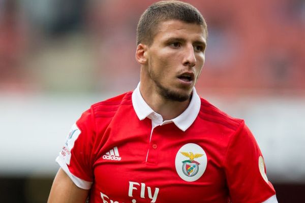 Tuổi tác không phải là trở ngại với Ruben Dias.