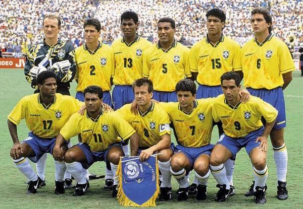Đội hình vô địch năm 1994 của Selecao với cầu thủ của Bayern - Jorginho (2) góp mặt.