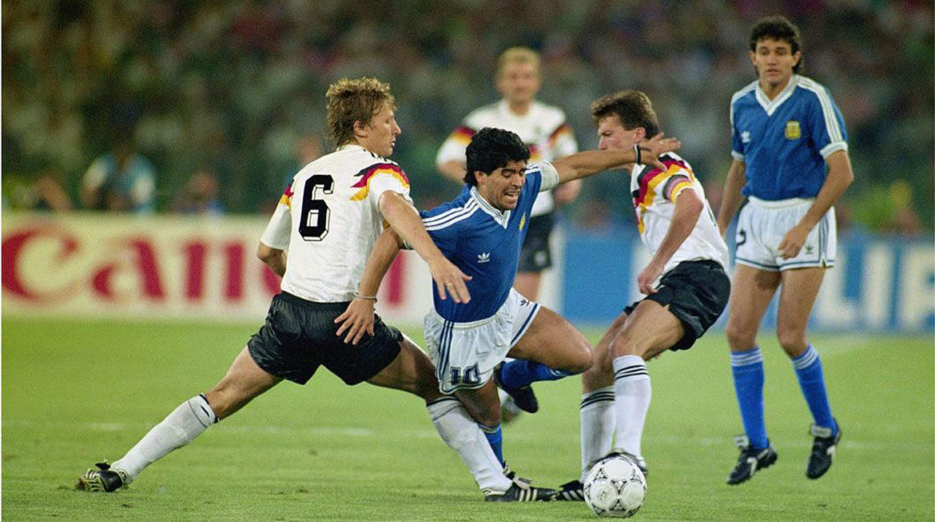 Maradona thời điểm đó đơn giản là không thể ngăn cản - quá khó cho Tây Đức.
