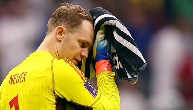 Ảnh bài viết Manuel Neuer nhận thẻ đỏ đầu tiên trong sự nghiệp