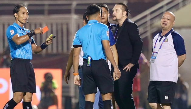 Ảnh bài viết "Trọng tài đã xé nát trận đấu, ảnh hưởng đến Thanh Hóa"