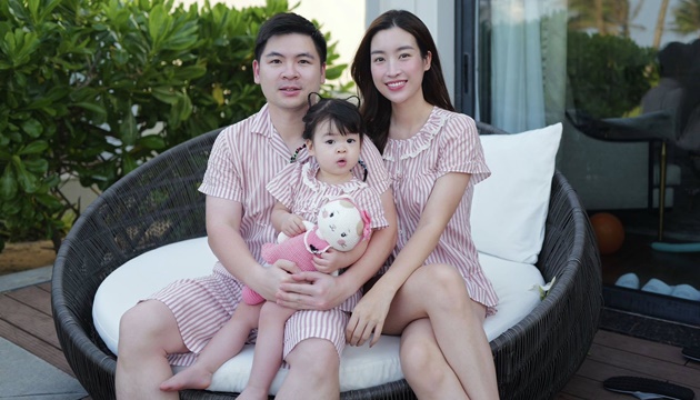 Ảnh bài viết  Đỗ Mỹ Linh vắng mặt trong bức ảnh gia đình chủ tịch CLB Hà Nội