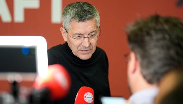 Ảnh bài viết SỐC: Chủ tịch Bayern gãy chân, vắng mặt trận quyết đấu Inter Milan