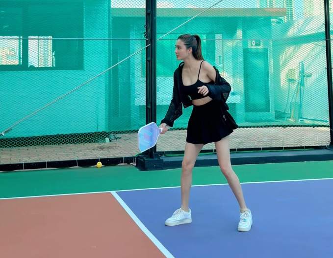 Ảnh bài viết Bị chê trang phục pickleball, em gái Công Vinh ‘đáp trả’ 10 điểm không có nhưng