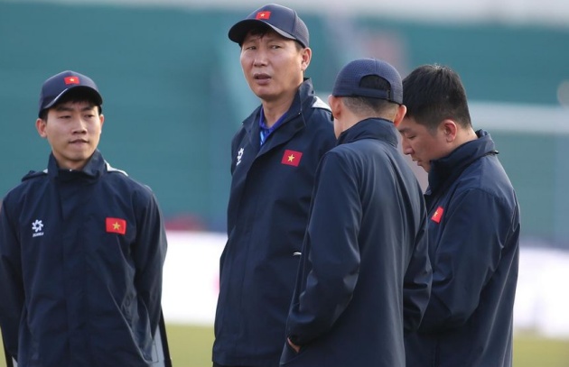 Ảnh bài viết Điểm tin bóng đá Việt Nam 2/2: HLV Kim Sang-sik chia tay 3 trợ lý; HAGL sở hữu dàn sao trẻ đẳng cấp