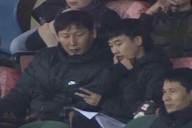 Ảnh bài viết Phản ứng của HLV Kim Sang-sik khi bàn thắng của Văn Khang bị từ chối