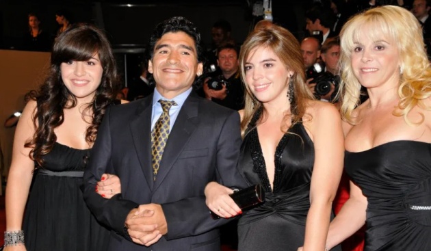 Ảnh bài viết Gia đình huyền thoại Maradona bị đe dọa bởi mafia, thế lực ngầm