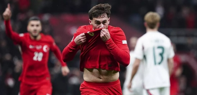 Ảnh bài viết Trò cũ của Arne Slot có màn chào hàng ấn tượng đến Liverpool